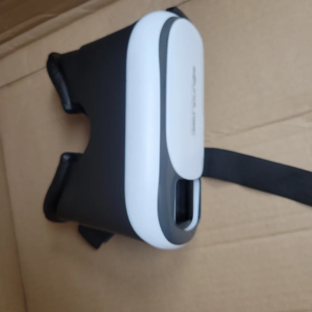 SoundLogic Virtual Reality Headset in White and Black
